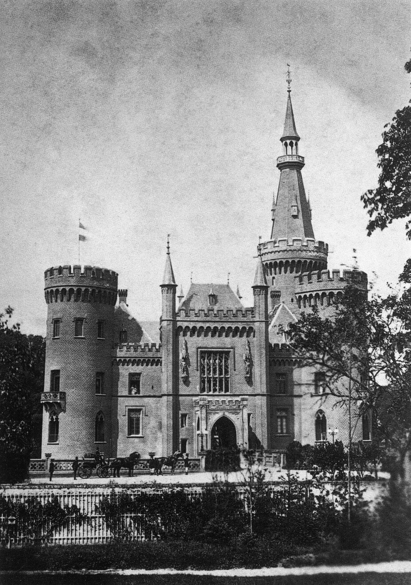 Abbildung der Hauptfassade von Schloss Moyland 1879